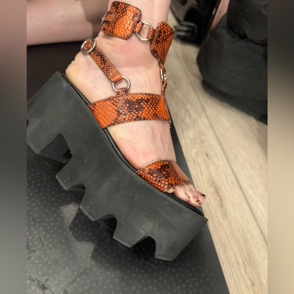 POSTER GIRL Platform Sandals Rave - Picture 7 of 9
